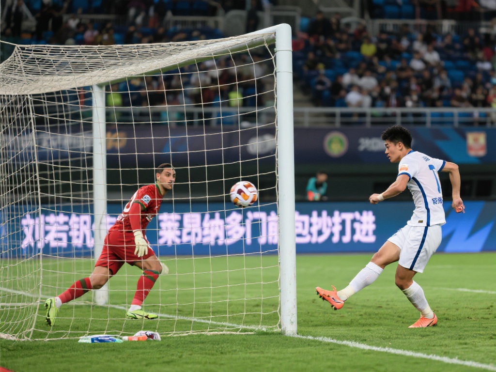 刘若钒妙传助攻,莱昂纳多门前扫射破门 在现代足球比赛中,临门一脚往往决定了一场